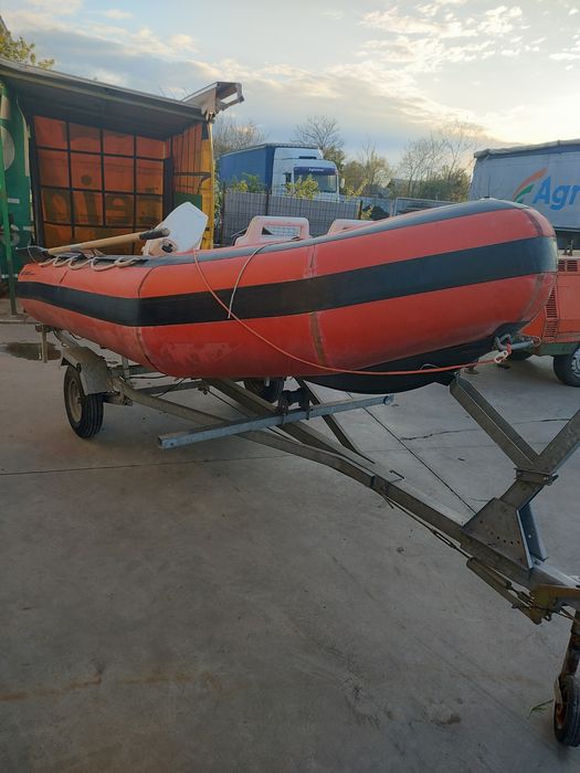 Barca gonflabila cu motor Johnson 20 cp