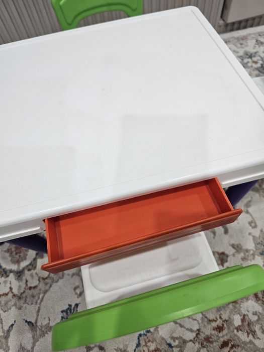 Продам столик и 4 стула для кукол