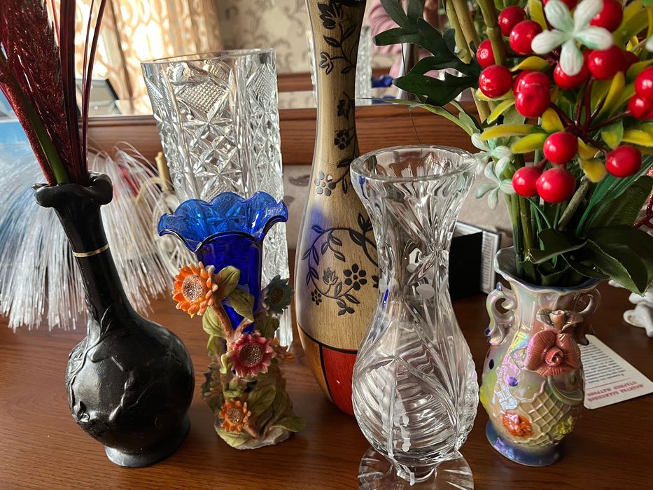 Продам вазы  хрусталь, стекло