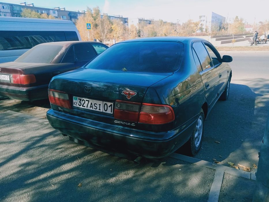 Продам машину Тойота Карина