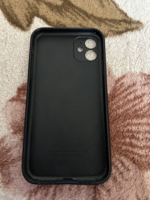 Vând huse IPhone 11