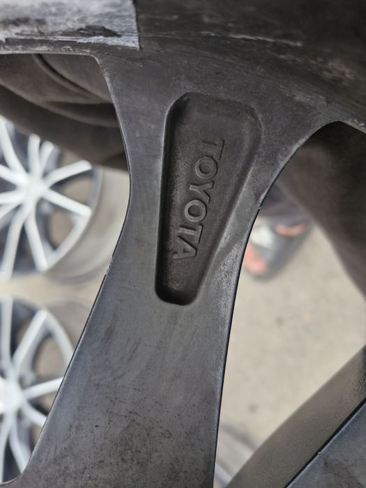 На Тойоты Камри R18 и Лексус
