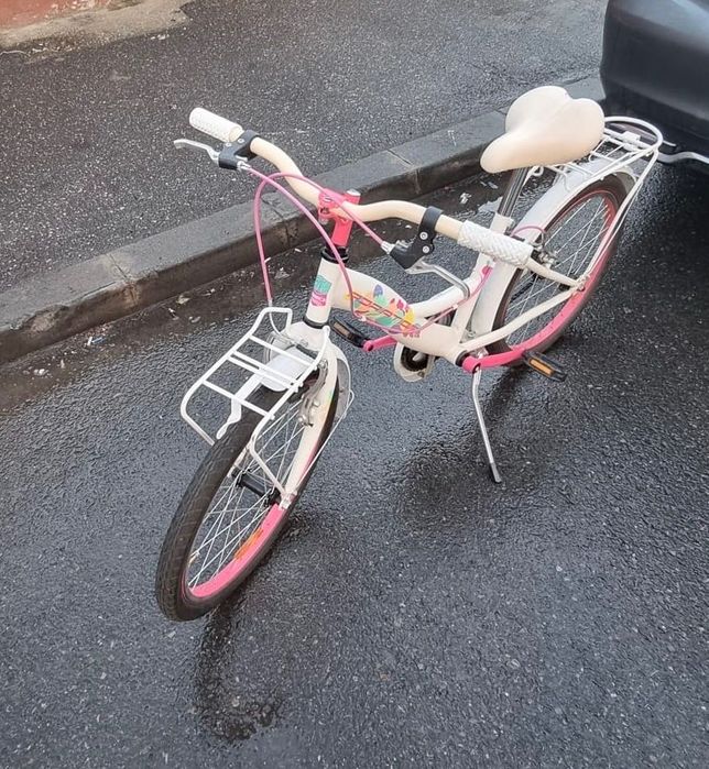 Bicicletă roz, copii 6-10 ani