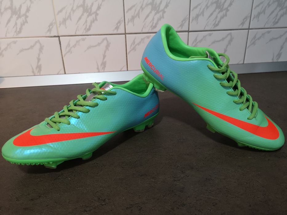 Vând ghete de fotbal Nike Mercurial în stare foarte bună