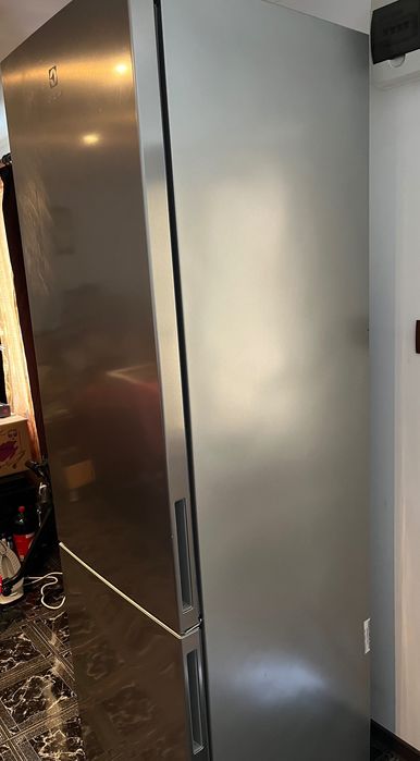 Vand frigider electolux