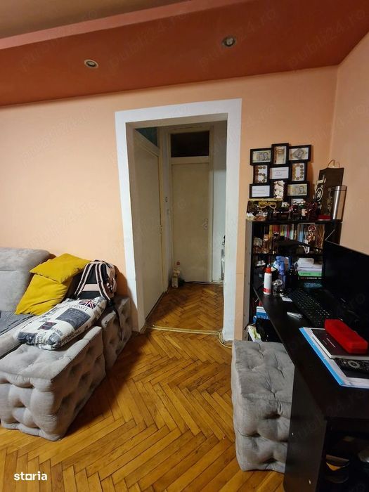 Apartament 3 camere - semidecomandat - zona Soarelui