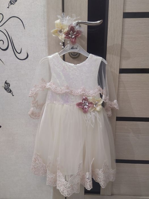 Продам платья красивые