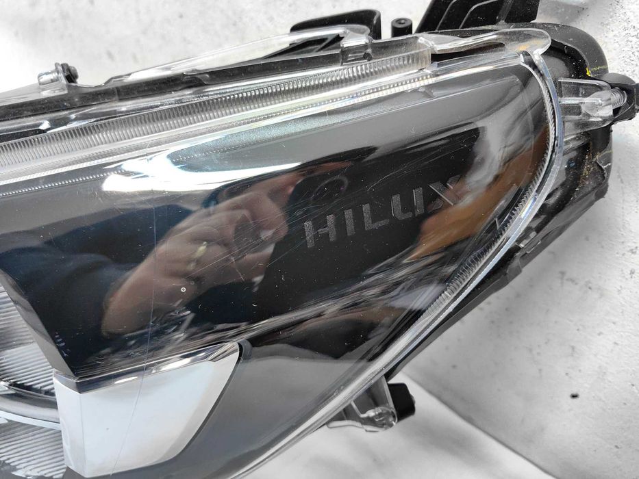 Оригинален фар Тойота  Toyota Hilux 2018