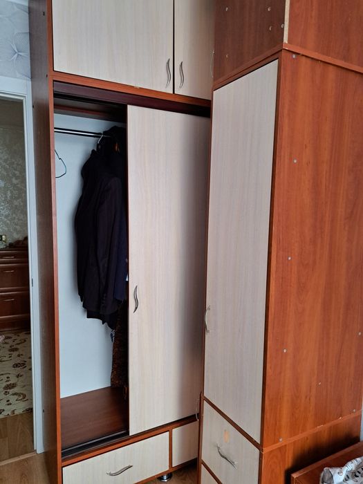 Продается шкаф для одежды, очень вместительный Материал ЛДСП