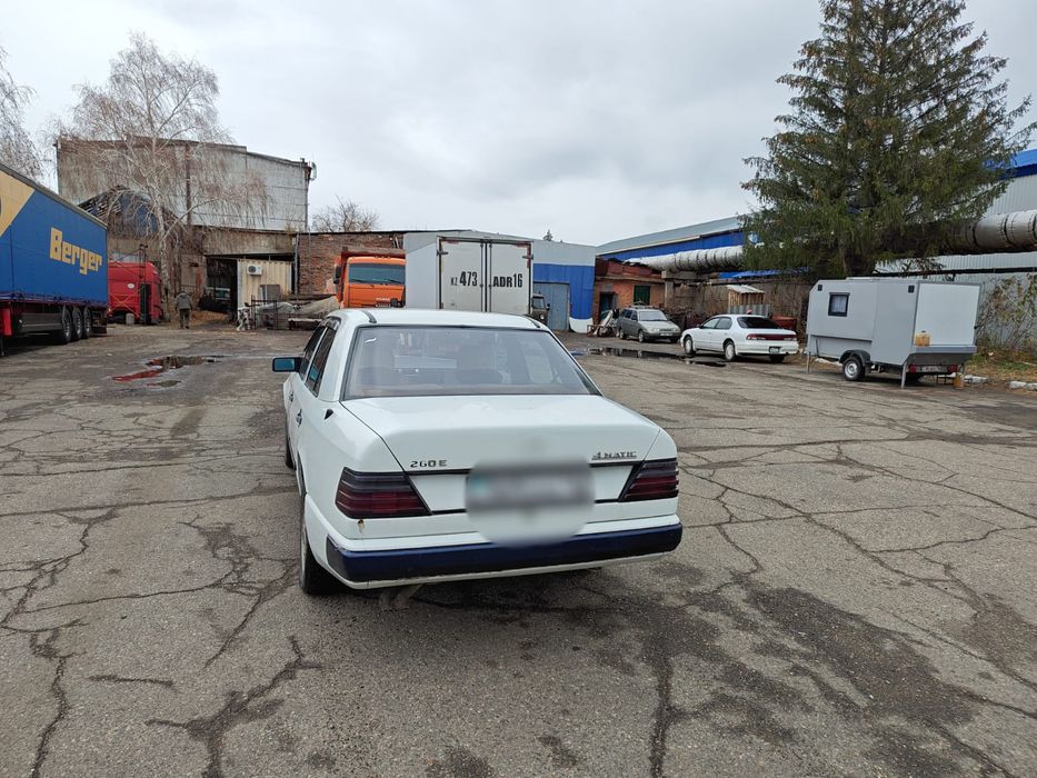 Mercedes - Benz E260, 1988 г.