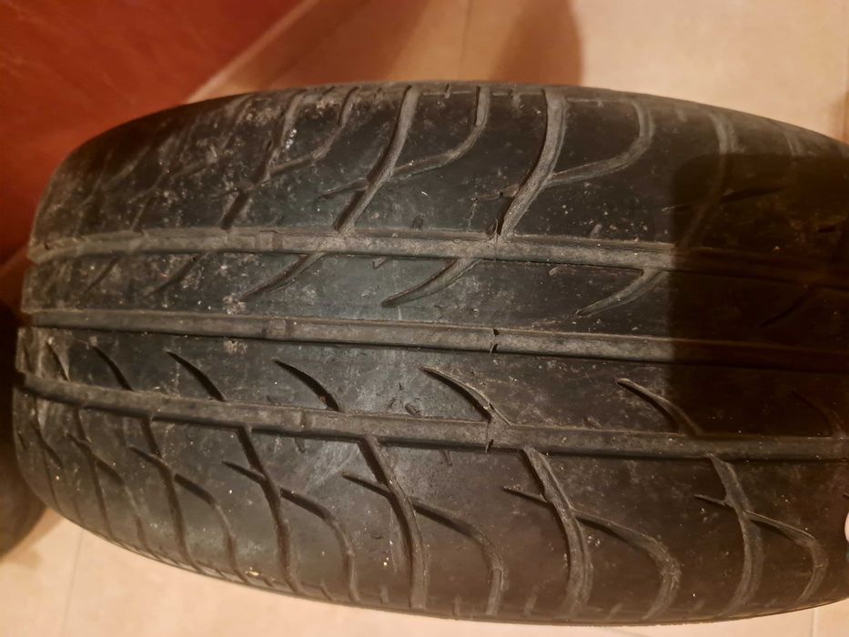 Автомобилни гуми Гуми с джанти