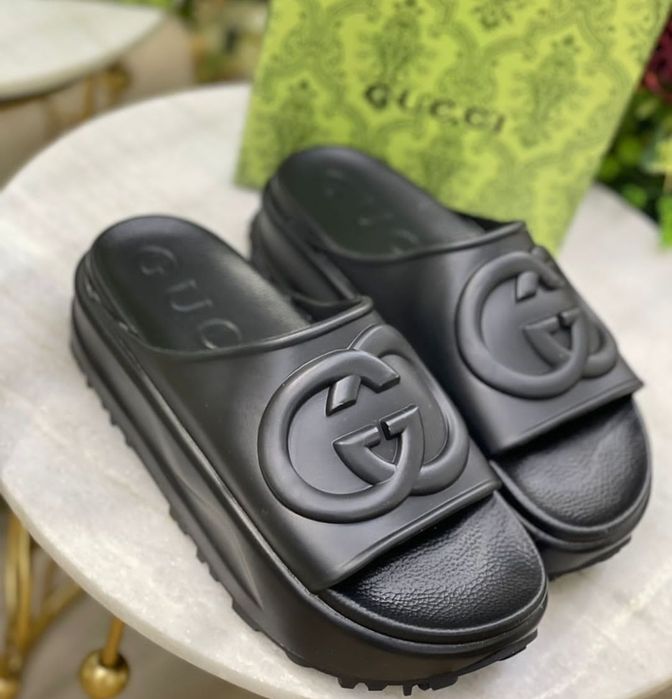 Продам новые шлепки