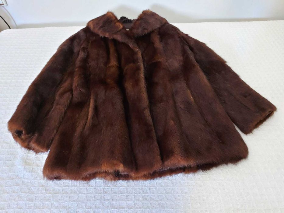 Луксозно палто от бизъм, сем. норки. Кожух унисекс реглан ръкави.