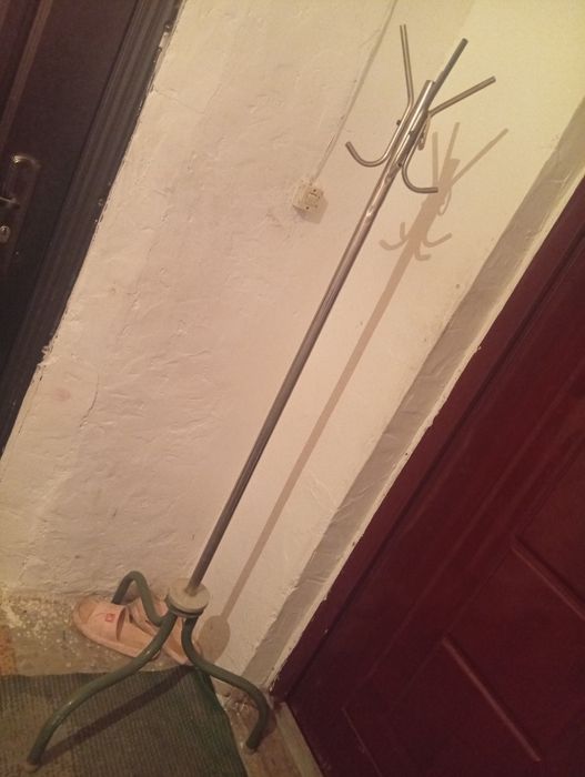 Продаётся стол .