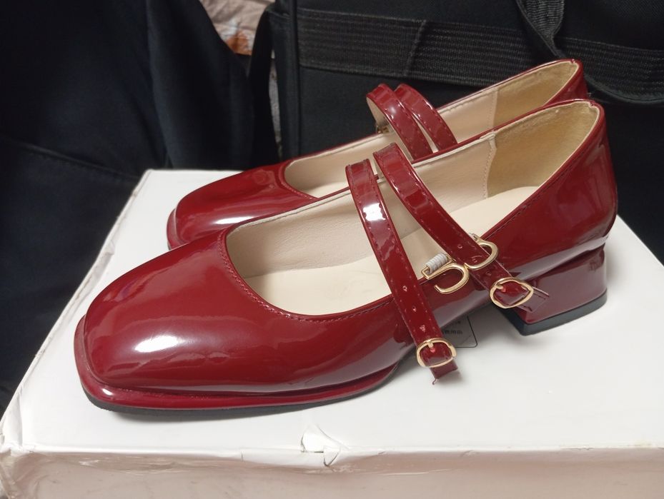 Красно бардовые туфли