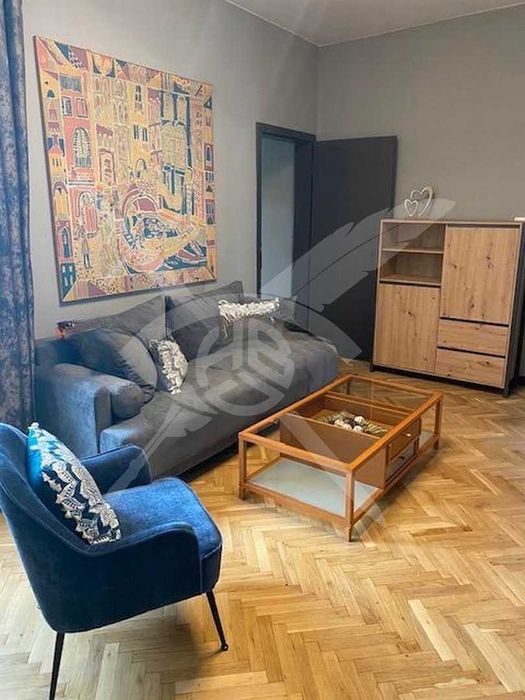 Дава се под наем Тристаен апартамент в София, Център - 100 кв.м за 1000 € - Снимка #1