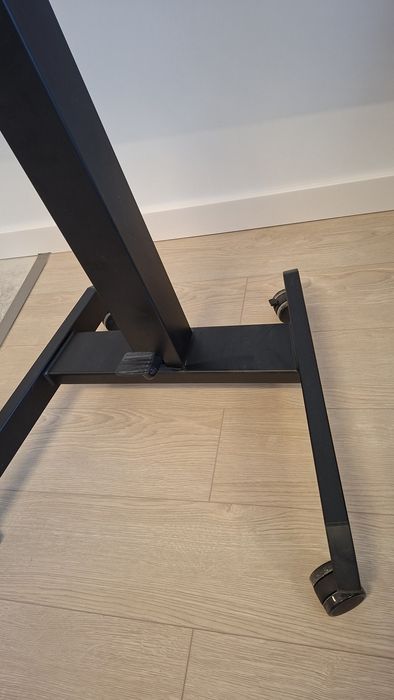 Продавам маса. RFG за презентации ,разтегателна маса