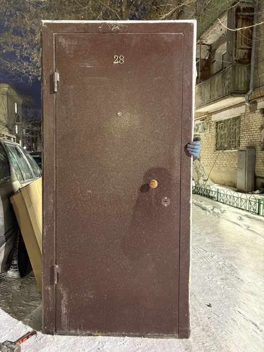 Дверь входная металлическая.(доставка бесплатно)