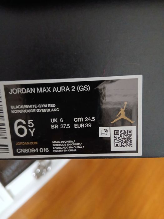 Nike Air Jordan Max Aura 2,ca noi! Acești pantofi sport inalți sunt un must-have pentru colecționarii de sneakers.