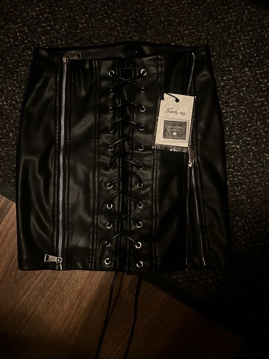 Кожена пола нова с етикет