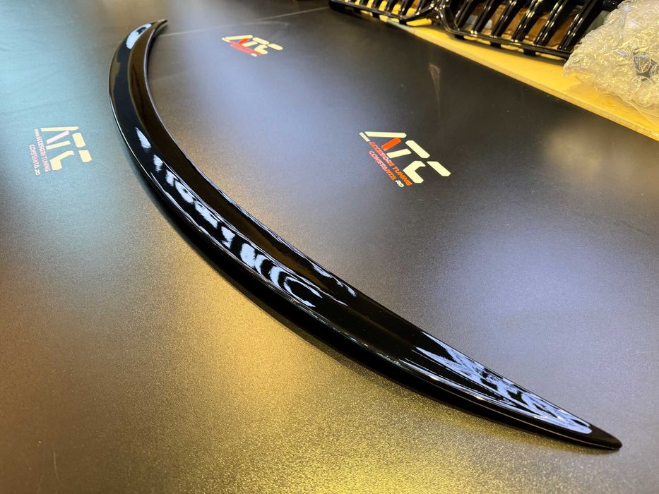 Eleron Portbagaj - Mercedes C Class W206 AMG Style Negru Lucios