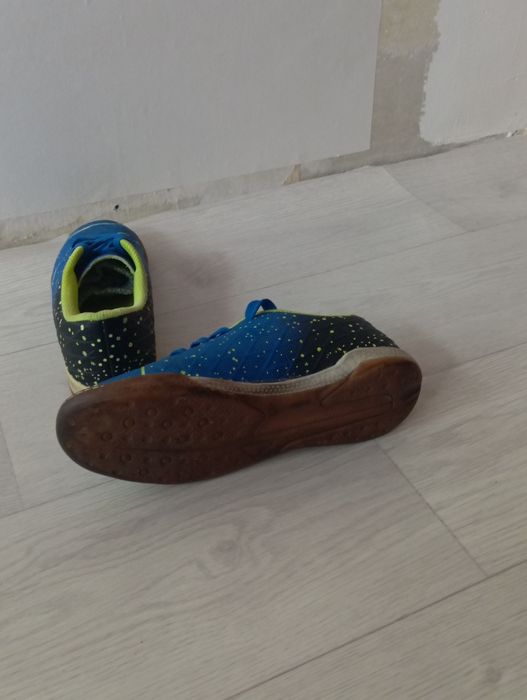 Продам футзалки.