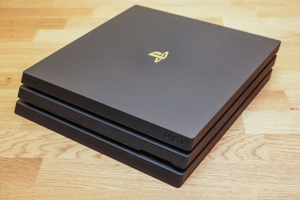 Ps4 pro  fara manete