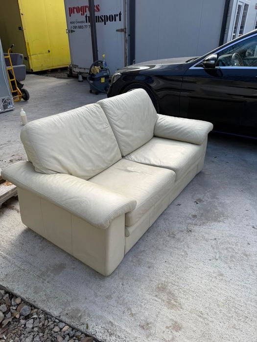 Кожен диван – разтегателен, с функция сън