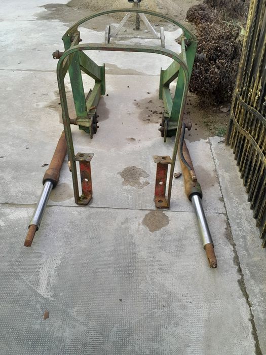 Suport incarcator frontal