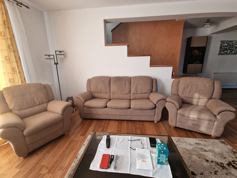 Vand  canapea extensibila si fotolii in stare foarte buna