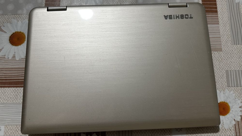 TOSHIBA Satellite Radius 11 L10W
