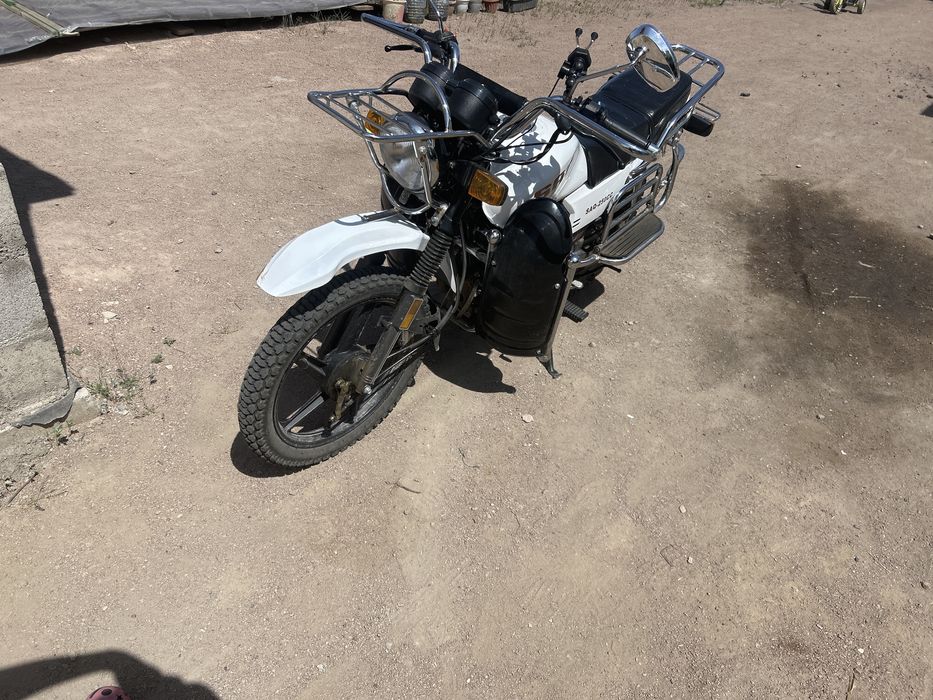 Продам мотоцикл 250 кубов торг имеется