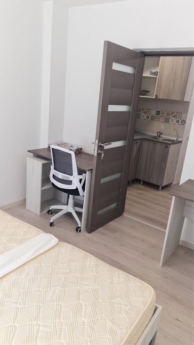 Studio la curte, recent renovat, metrou Stefan Cel Mare