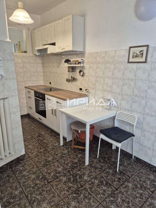 Просторен апартамент в кв. Яворов