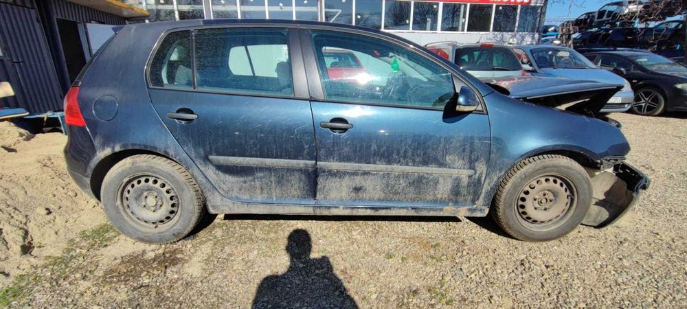 Dezmembrez Volkswagen Golf 5 an 2006 1.9TDi cod motor BKC