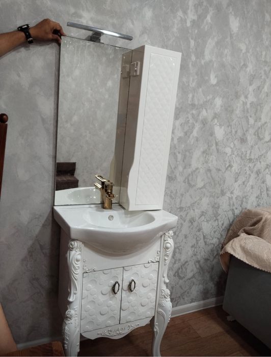 Продам раковину зеркалом комплектом