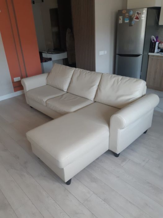 Продам диван в хорошем состоянии, размеры 2,35*1,5 (в разложенном виде