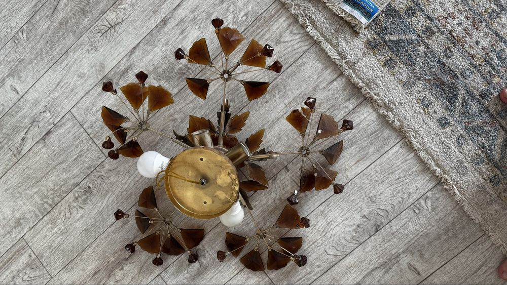 Отдам люстру за шоколадку!