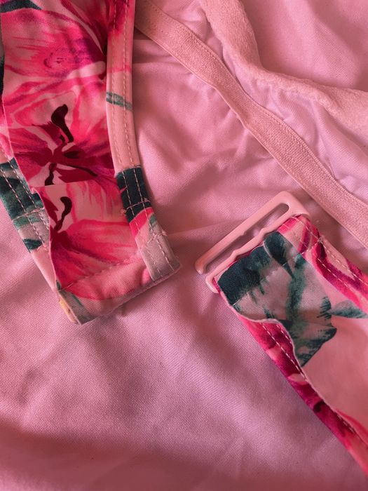 Цял бански на цветя