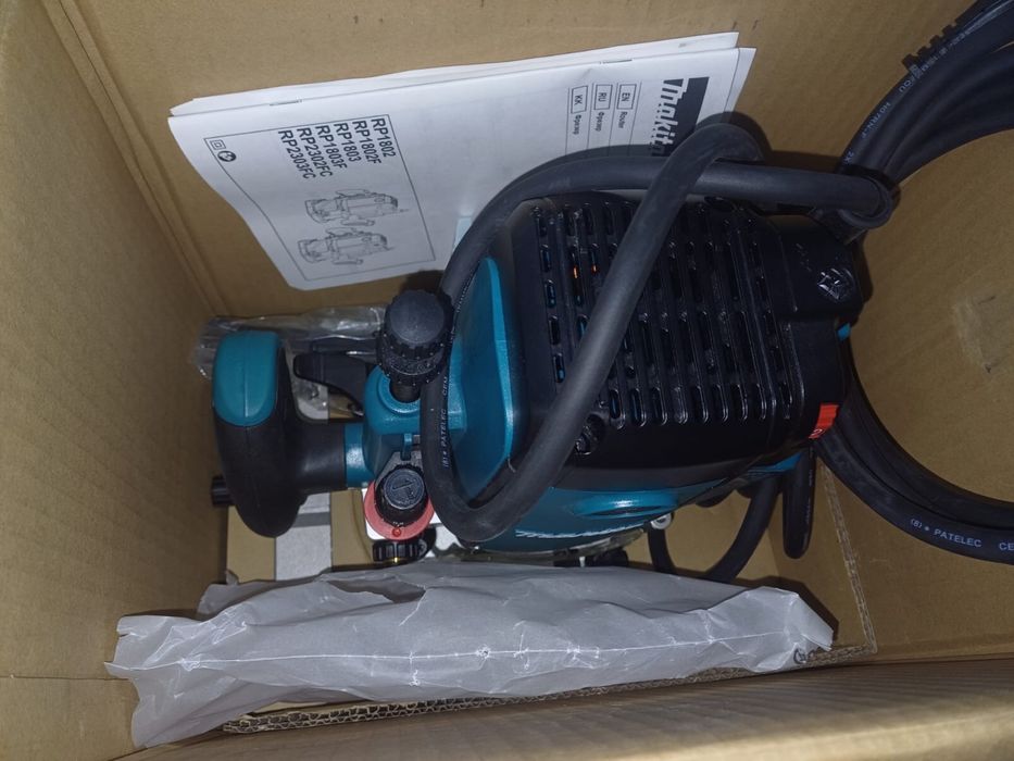 Фрезер Makita RP2303FC