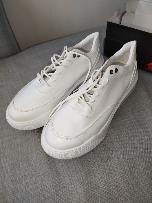 Чисто нови бели маратонки 43