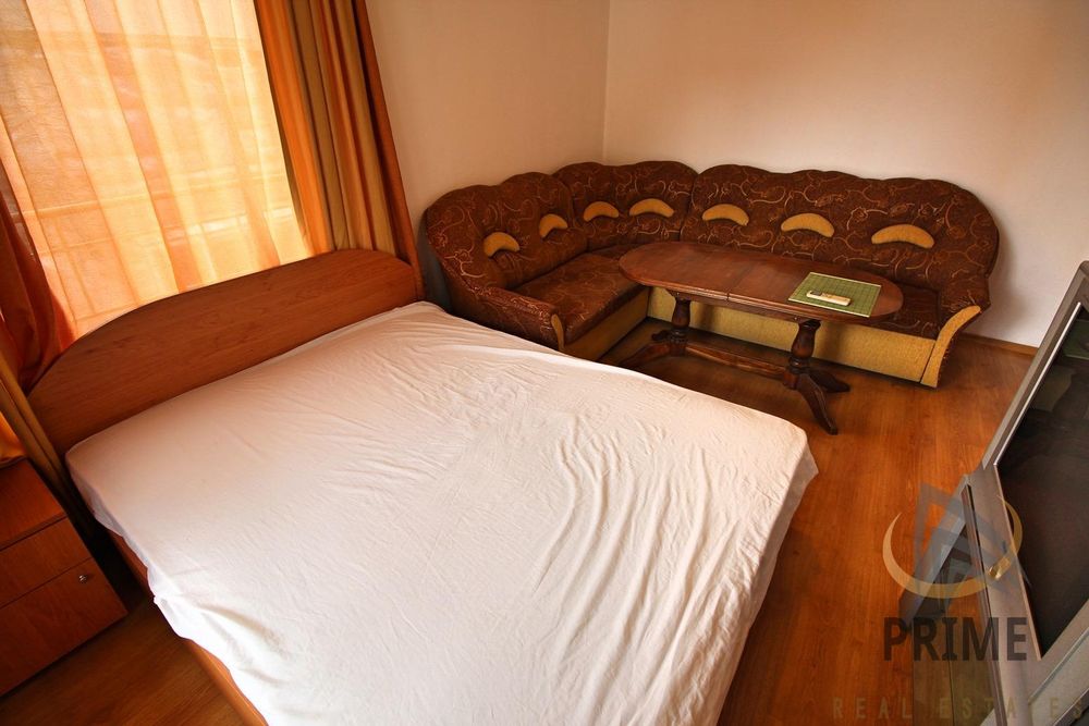 Дава се под наем Тристаен апартамент в Бургас, Център - 80 кв.м за 561 € - Снимка #13