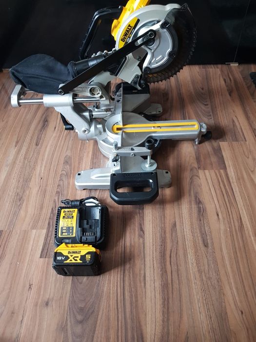 Dewalt DCS 365,circular pe acumulatori,pentru tăieri înclinate.