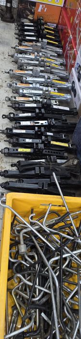 Домкраты оригинальные б/у