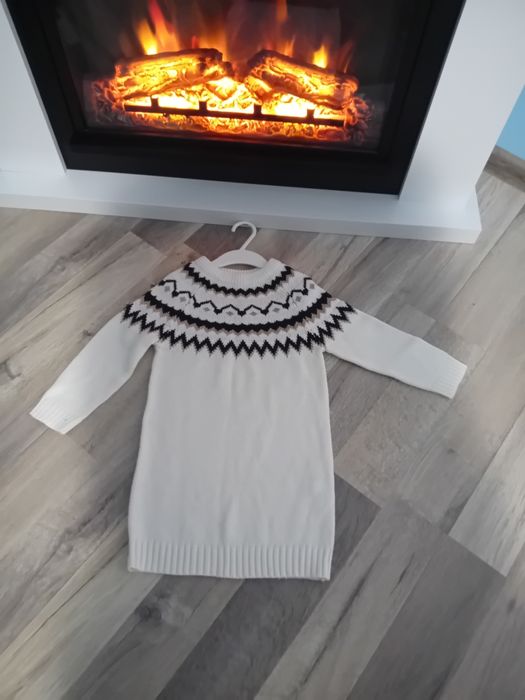 Vând rochita de iarna pentru fetițe, marca Kiabi, marimea 4-5 ani