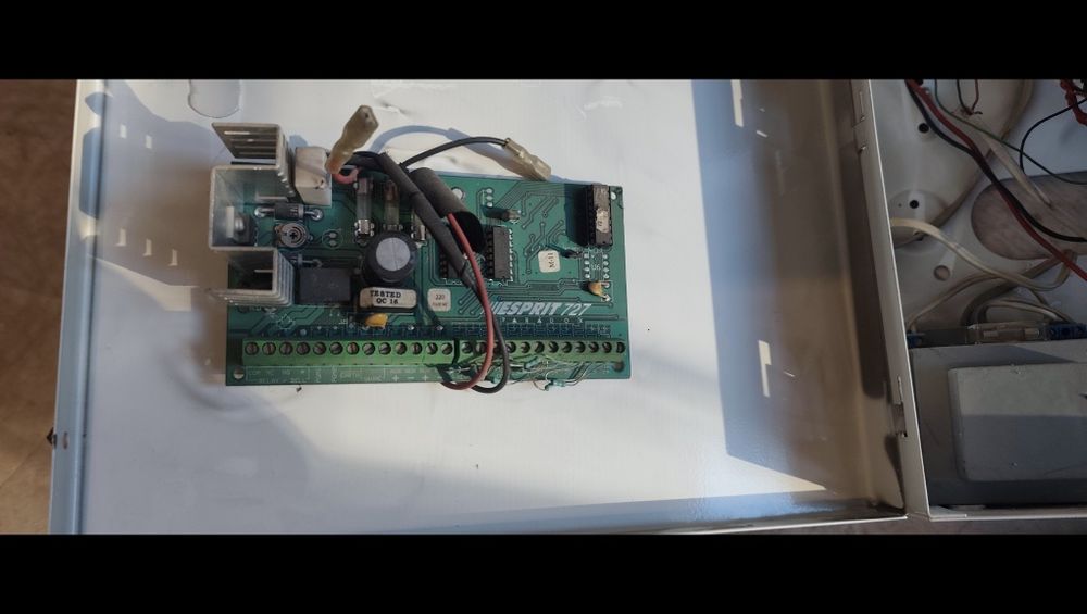 СОТ Охранителна система PARADOX Esprit 727