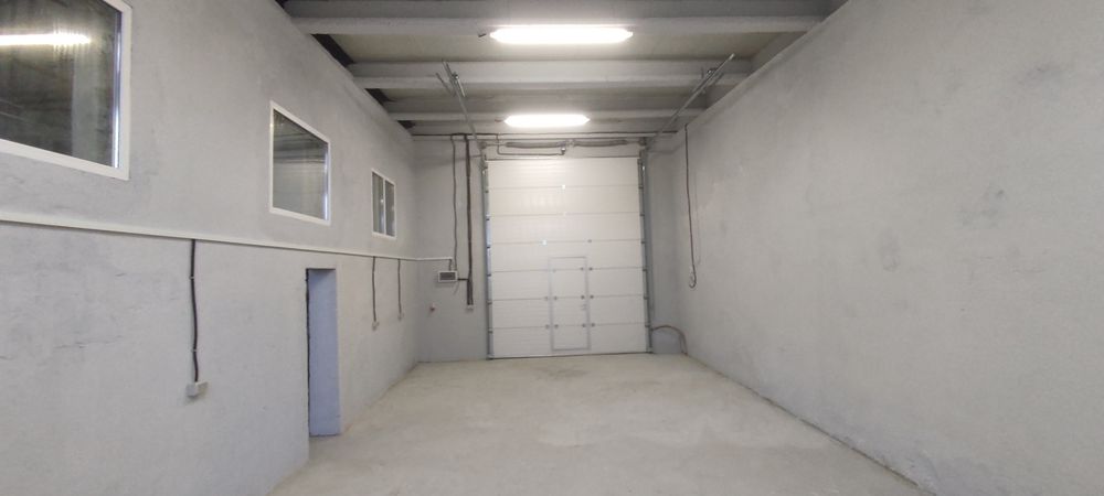 Hala 160 mp + birou + curte privată  900 mp + parcare – Acces A4