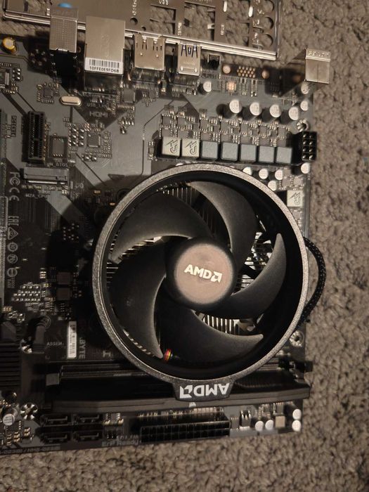GIGABYTE A620M H socket AM5 + Ryzen 5 8400F 6-Core 4.2GHz + 2x8GB 16GB DDR5 5600MHZ
