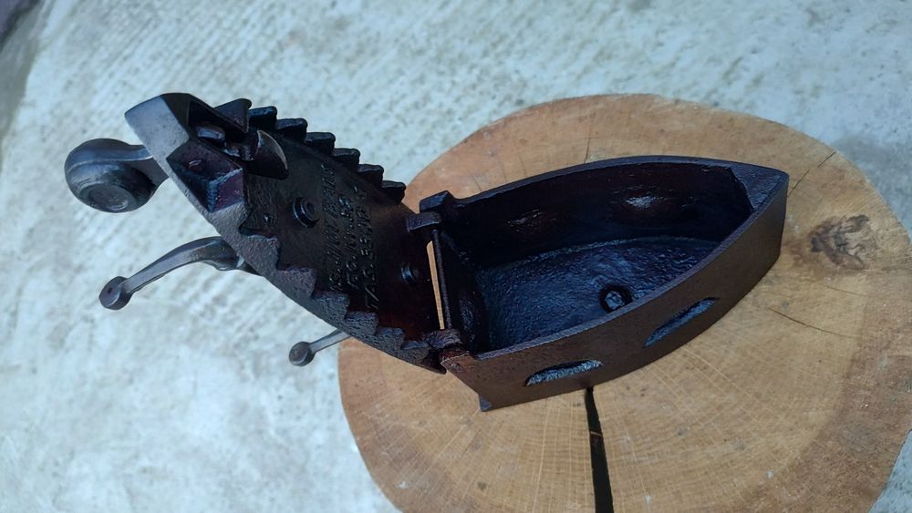 Fier de calcat vechi