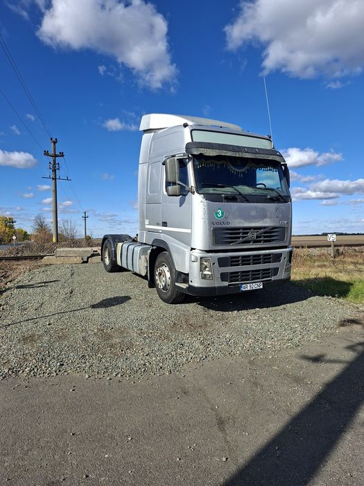 Cap tractor volvo